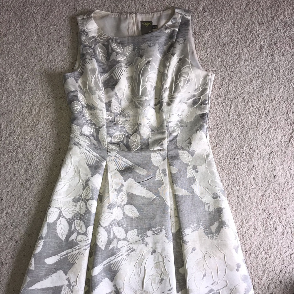 Sleeveless Floral Jacquard Fit & Flare Dress in Light Gray and White